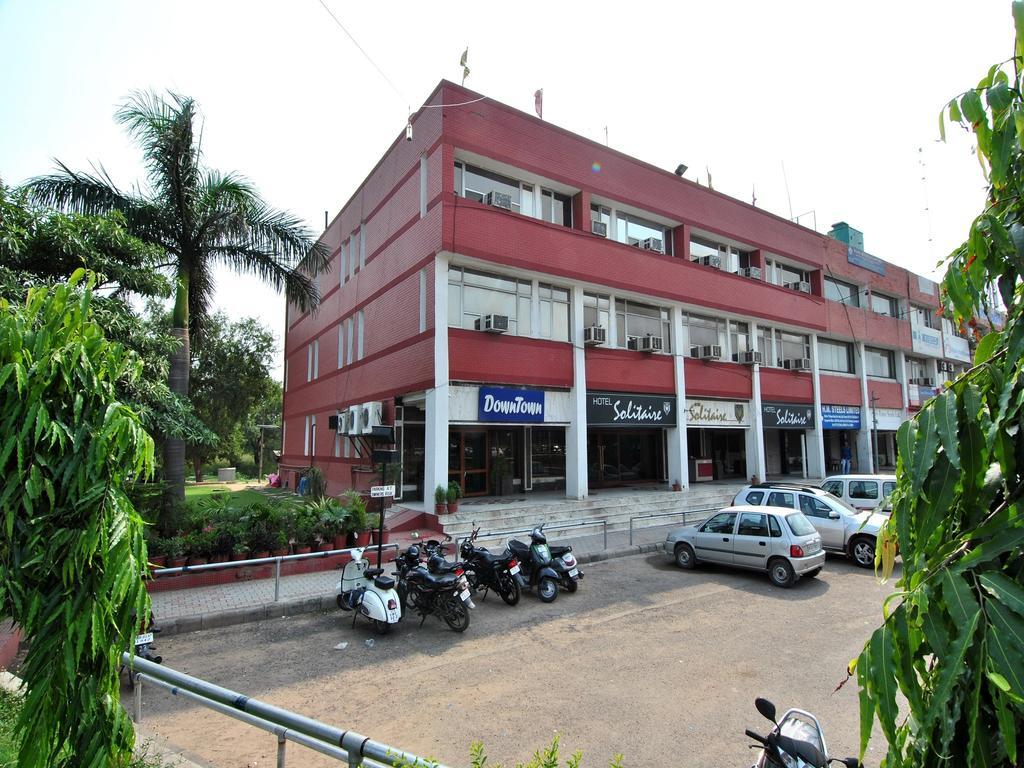 Hotel Solitaire Chandigarh - 10 Mins From Railway Station Екстер'єр фото